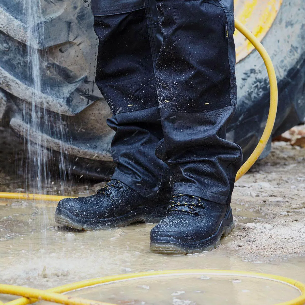 DeWalt Newark Special Offer Pack - DeWalt Newark Waterproof Safety Hiker Boots   3 Pairs Work Socks